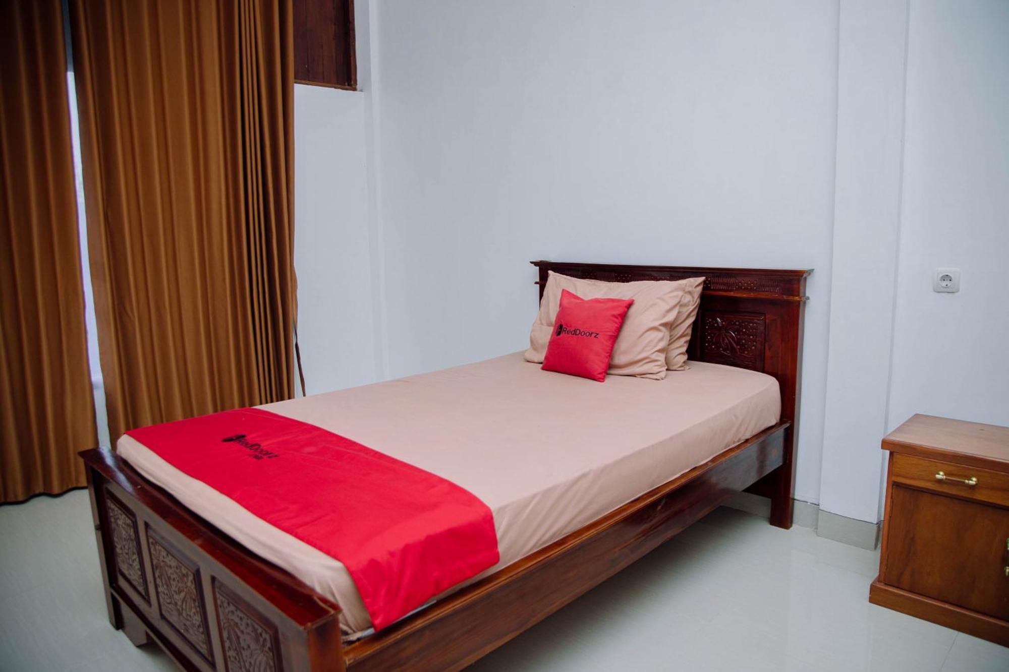 Reddoorz At Villa Bukit Senyum Lombok Kuripan  Exteriér fotografie
