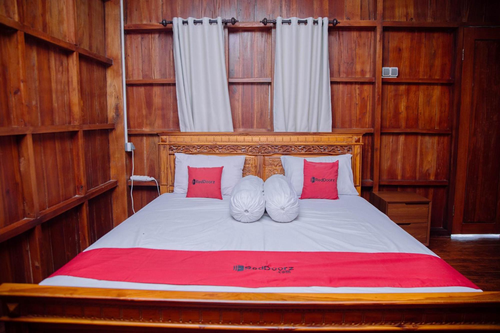 Reddoorz At Villa Bukit Senyum Lombok Kuripan  Exteriér fotografie