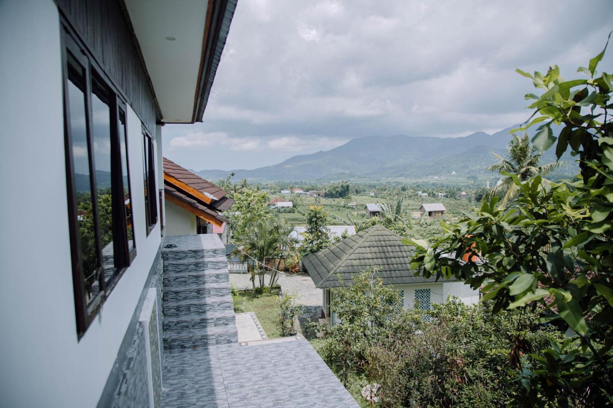 Reddoorz At Villa Bukit Senyum Lombok Kuripan  Exteriér fotografie