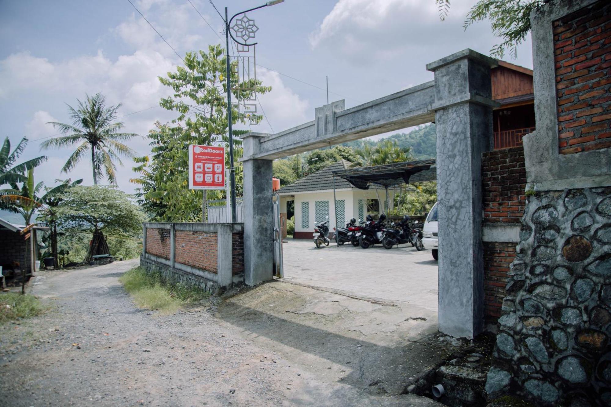 Reddoorz At Villa Bukit Senyum Lombok Kuripan  Exteriér fotografie